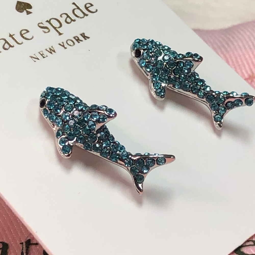 NWT KATE SPADE β οΈ CA DREAMING PAVE SHARK EARRINGS - Picture 4 of 6
